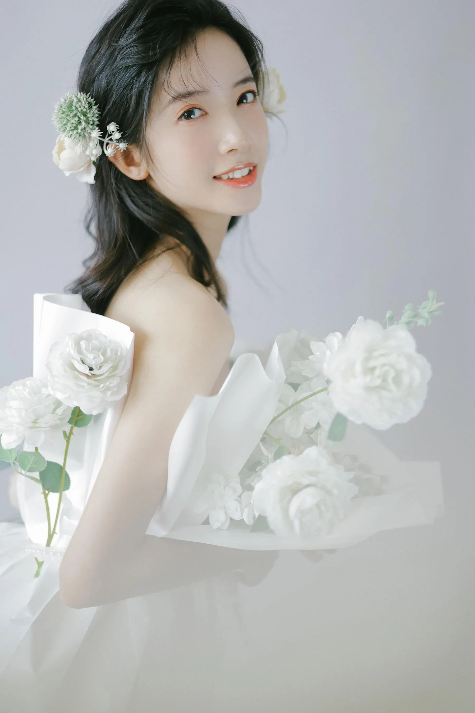 [YITUYU艺图语]2022.07.26 花束女孩 一只阿梦崽 [32P]插图1